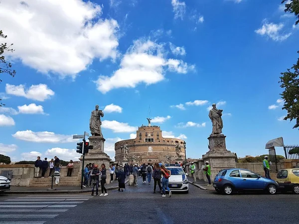 Roma Jembatan Kastil Sant Angelo Dengan Turis Berjalan Polisi Dan — Stok Foto