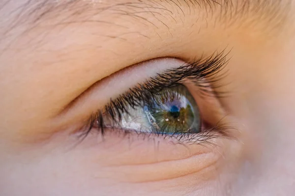 Vista de cerca del detalle de pestañas de visión para niños, retrato de piel macro cara, concepto de esperanza — Foto de Stock