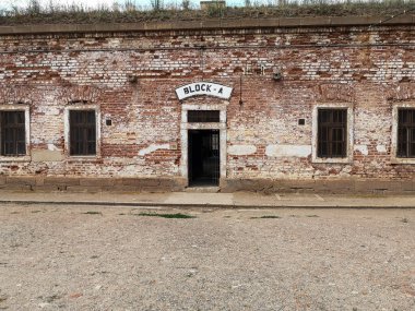 Soykırım Duvarı ve Czech Cumhuriyeti 'nin Terezin toplama kampına giriş engeli 