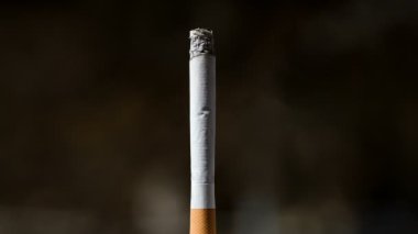 İzole edilmiş sigara yanığı zaman kavramı, tütün dumanı bağımlılığı, sağlıksız yaşam