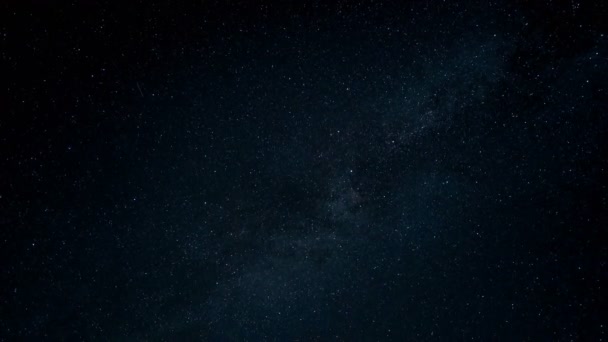 Γαλαξίας τρόπος κίνηση γαλαξία και πτώση αστέρια για το καλοκαίρι νύχτα έναστρο ουρανό, πεδίο σύμπαν 4k — Αρχείο Βίντεο