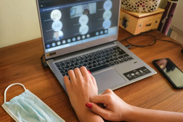 Woman hands view while doing smart university lesson video call in covid-19 pandemic disease — Stock Photo, Image