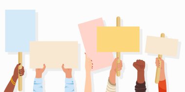 Protesto pankartları tutan insanlar