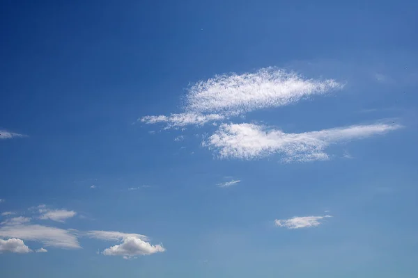Lindas Nuvens Céu Azul — Fotografia de Stock