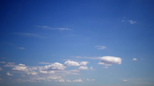 Lindas Nuvens Céu Azul — Fotografia de Stock