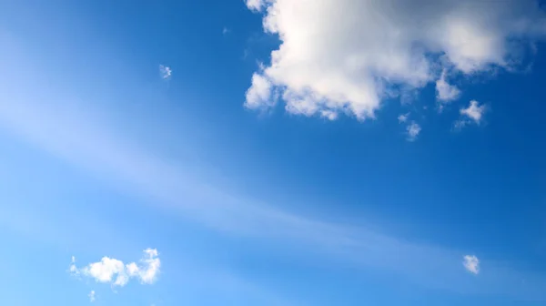 Lindas Nuvens Céu Azul — Fotografia de Stock