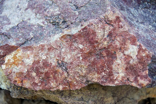 Abstracte textuur van de vuil natuurlijke stenen oppervlak als achtergrond van de structuur — Stockfoto