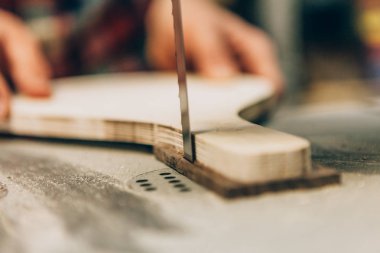 Atölye çalışmalarında, marangoz