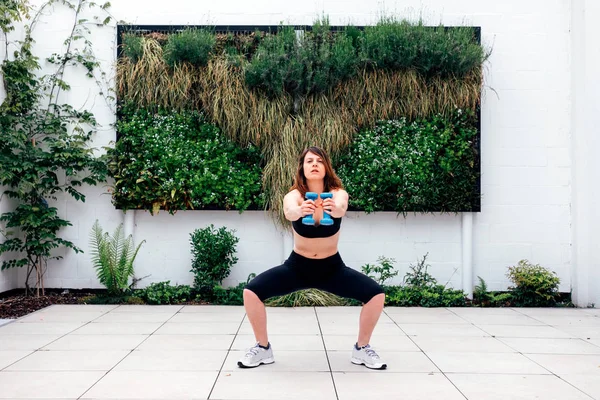 Femme Travaillant Sur Une Terrasse Sport Plein Air — Photo