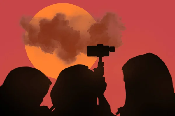 Rear View Three Girls Sunset Sky Background Taking Selfie Using — Stock Photo, Image