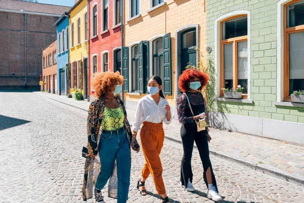 Multiethnic Girlfriends Walking City Street Wearing Protective Mask Women City — Stock Photo, Image