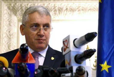 Adrian Tutuianu Sosyal Demokrat Parti Senatörü - basın confe