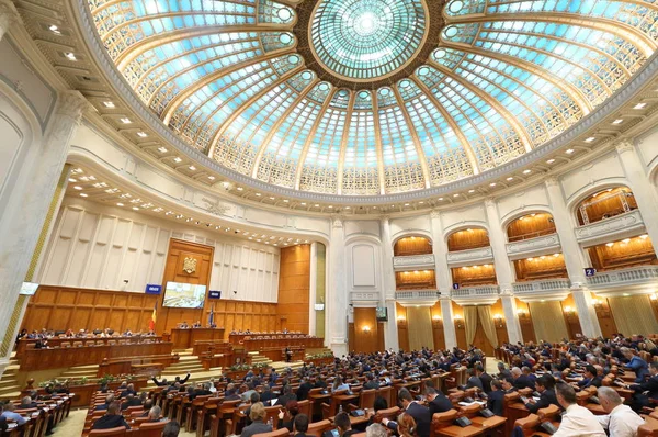 Румунська парламент-засідання голосування палати депутатів — стокове фото