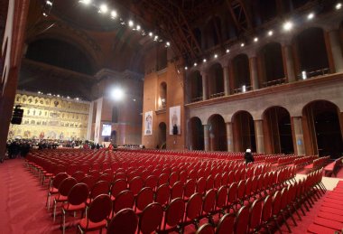 Romanya Ulusal Katedrali kutsama töreni