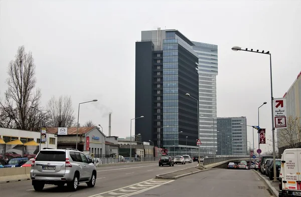 Edifícios altos, em Bucareste, Roménia . — Fotografia de Stock
