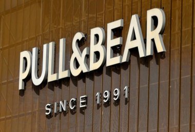 Pull&Bear logosu - Unirea Alışveriş Merkezi alışveriş merkezi Bükreş