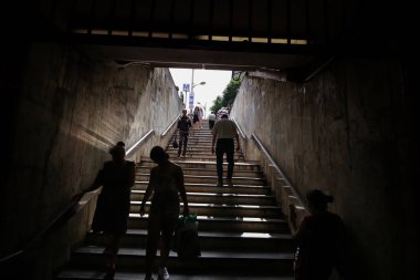 Metro istasyonu girişi - Bükreş