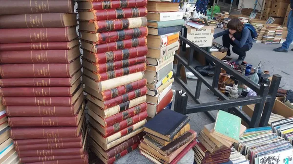 街头书店古董 - 布加勒斯特市中心 — 图库照片