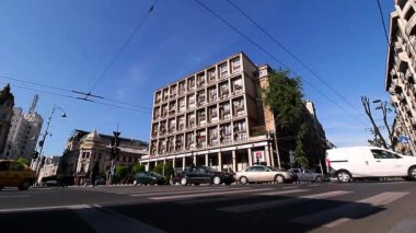 Bükreş, Romanya - 17 Mayıs 2018: Calea Victoriei ile Regina Elisabeta Bulvarı'nın kesiştiği yer, Bükreş şehir merkezinde, Romanya.