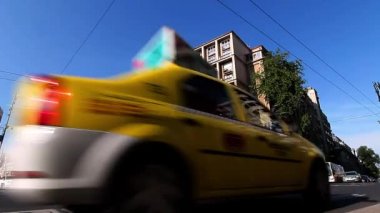 Bükreş, Romanya - 17 Mayıs 2018: Calea Victoriei ile Regina Elisabeta Bulvarı'nın kesiştiği yer, Bükreş şehir merkezinde, Romanya.