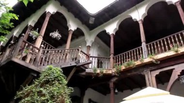 Bükreş, Romanya - 29 Haziran 2018: 1808 yılında açılan Manuc Inn (Hanul Manuc) Bükreş, Romanya'nın en önemli turistik yerlerinden biridir..