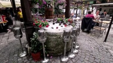 Bükreş, Romanya - 29 Haziran 2018: 1808 yılında açılan Manuc Inn (Hanul Manuc) Bükreş, Romanya'nın en önemli turistik yerlerinden biridir..