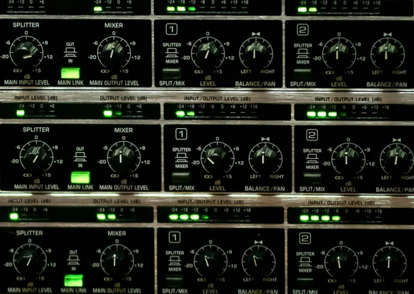 Equipo de divisor-mezclador de audio — Foto de Stock