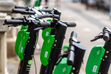Bükreş, Romanya 'da scooter paylaşımı sistemi