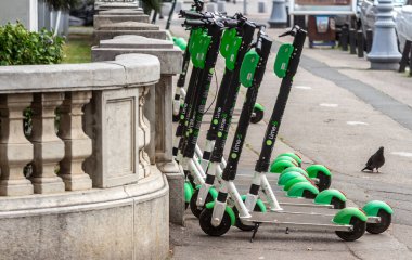 Bükreş, Romanya 'da scooter paylaşımı sistemi