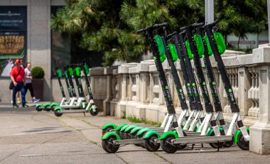 Bükreş, Romanya 'da scooter paylaşımı sistemi