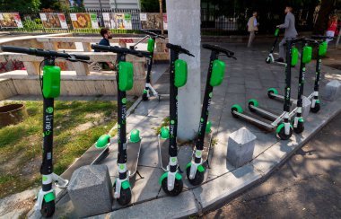 Bükreş, Romanya 'da scooter paylaşımı sistemi
