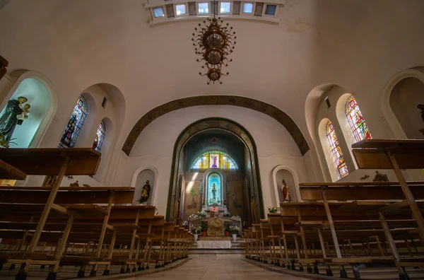 Arkitektur i Bukarest-romersk-katolska kyrkan "Baratia" — Stockfoto