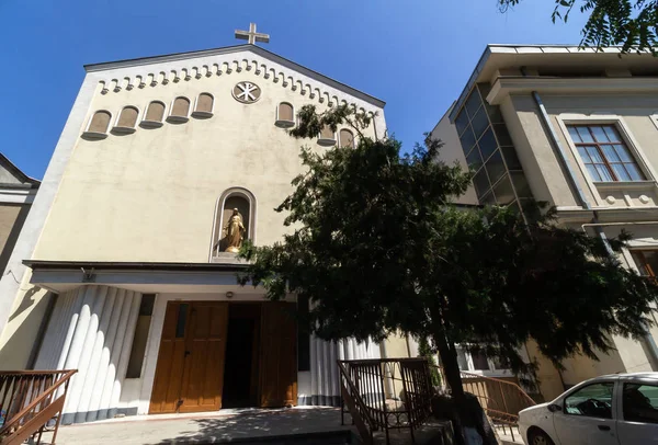 Arquitectura en Bucarest - Iglesia Católica Romana "Baratia " —  Fotos de Stock