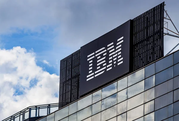 Edifício IBM, em Bucareste, Roménia . — Fotografia de Stock
