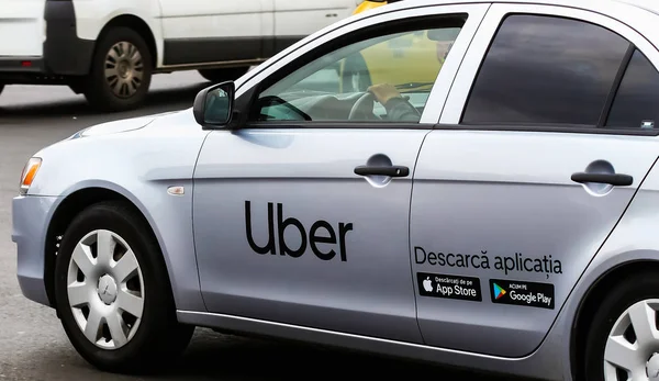 Bükreş'te Uber taksisi, Romanya — Stok fotoğraf