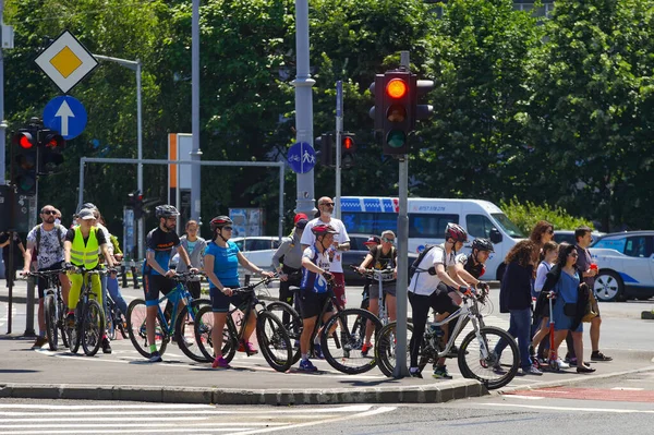 Bukarest Románia 2020 Május Kerékpárosok Arra Várnak Hogy Bukaresti Victory — Stock Fotó