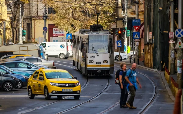 Бухарест Румыния Октября 2018 Года Румынский Трамвай Едет Линии Улице — стоковое фото