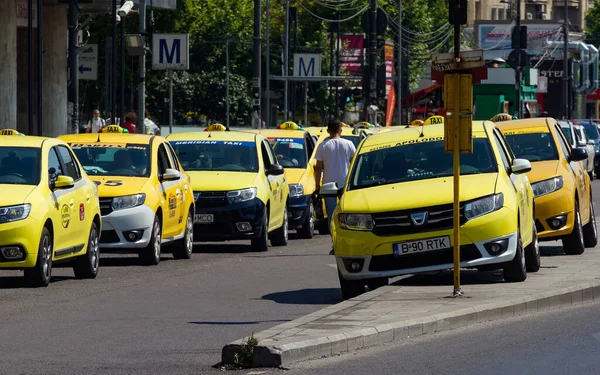 Bucharest Romania July 2020 Many Taxis Waiting Taxi Rank Unirii — Stock Photo, Image