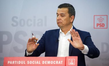 Bükreş, Romanya - 30 Ağustos 2020: Sorin Grindeanu PSD 'nin ilk başkan yardımcısı, Bükreş' te düzenlediği basın toplantısında basın açıklaması yaptı.