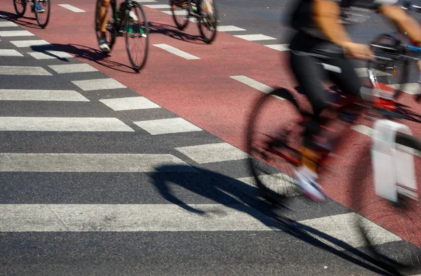 Bucareste Romênia Agosto 2020 Pessoas Andam Bicicleta Pista Bicicleta Praça — Fotografia de Stock