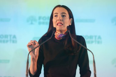 Bükreş, Romanya - 2. Mar 2024: Birinci bölgenin belediye başkanı Clotilde Armand, sağ partinin (FD) seçim konferansında konuştu.).