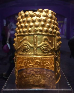 Bükreş, Romanya. 20 Eylül 2025: Romanya, Ocak 2025 'te Drents Müzesi' nden çalınan Cotofenesti Altın Kaskı ve diğer üç altın bilezik için 5,7 milyon avro sigorta aldı.