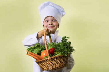 komik çocuk Şef sebze bir sepeti tutan üniforma şef