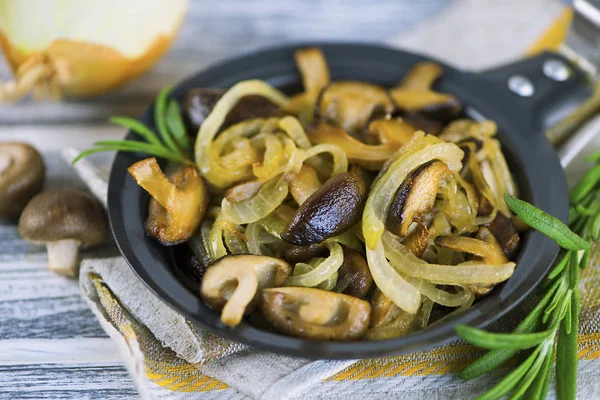 Stekt Japansk Svamp Shiitake Med Lök Och Kryddor Stekpanna — Stockfoto