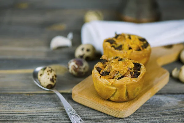 Pâtisserie Feuilletée Cuite Four Avec Farce Viande Fromage Sur Une — Photo