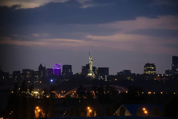 Вечерний Город Киев Памятник Матери Родины — стоковое фото