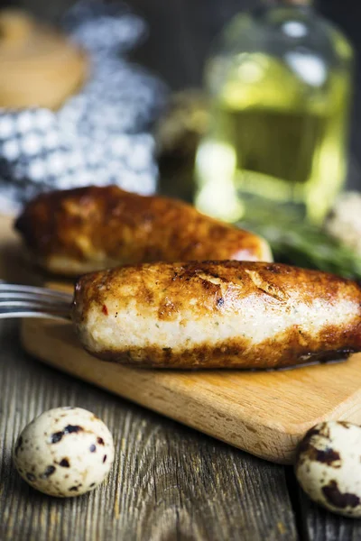 Embutido Cerdo Parrilla Con Especias Sobre Fondo Madera Viejo — Foto de Stock