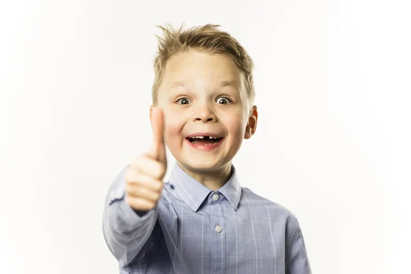 Felice Divertente Carino Ragazzo Senza Denti Davanti Mostrando Gesto Della — Foto Stock