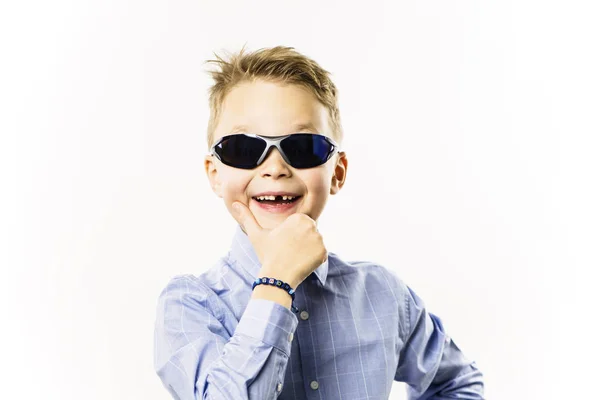 Felice Ragazzo Senza Dente Anteriore Sorridente Sfondo Bianco — Foto Stock