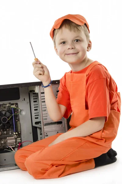 Carino Ragazzo Riparazione Computer Unità Sistema Sfondo Bianco — Foto Stock